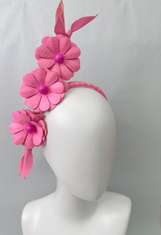 The Ultimate Guide to Wearing a Fascinator: Dos and Don'ts